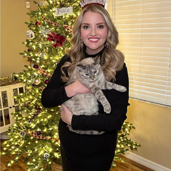 Meet your Posher, Shelby - Picture 2 of 5